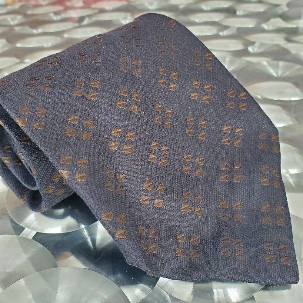 Giorgio Armani Cravatte Mens Silk Tie‎ Dark Blue Gold Squares old money Italy
